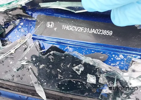 2018 Honda Accord Sport 2.0T z USA, uszkodzony, nr VIN 1HGCV2F31JA023859